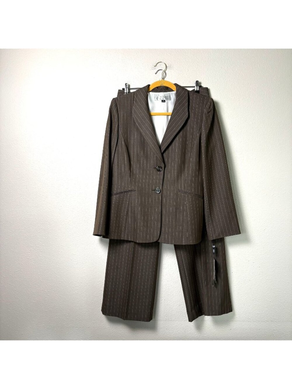 Tahari Arthur S Levine Pant Suit Blazer Petite 12 12P Brown White Pinstripe NWT